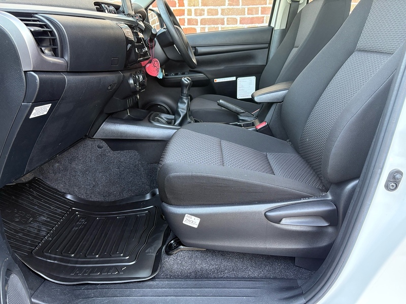Toyota 2.4 D-4D Active Pickup Double Cab 4dr Diesel Manual 4WD Euro 6 (s/s) (150 ps)