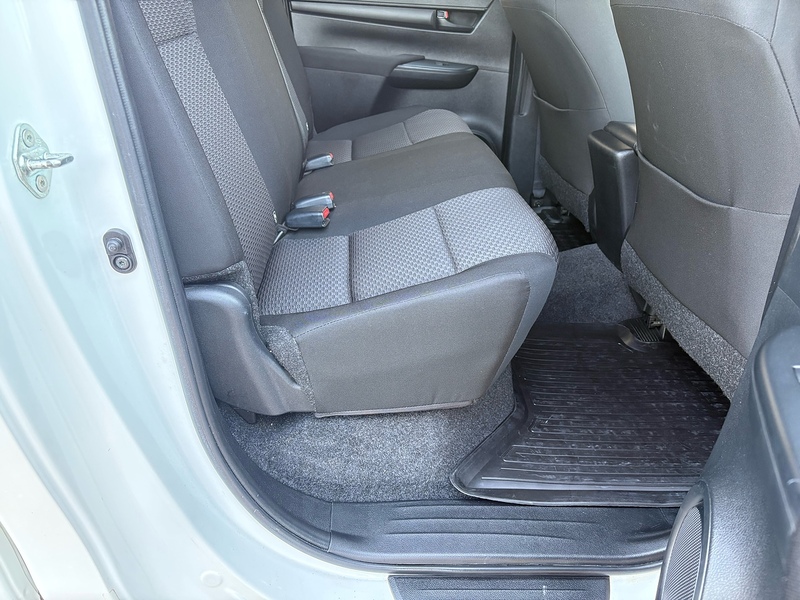 Toyota 2.4 D-4D Active Pickup Double Cab 4dr Diesel Manual 4WD Euro 6 (s/s) (150 ps)