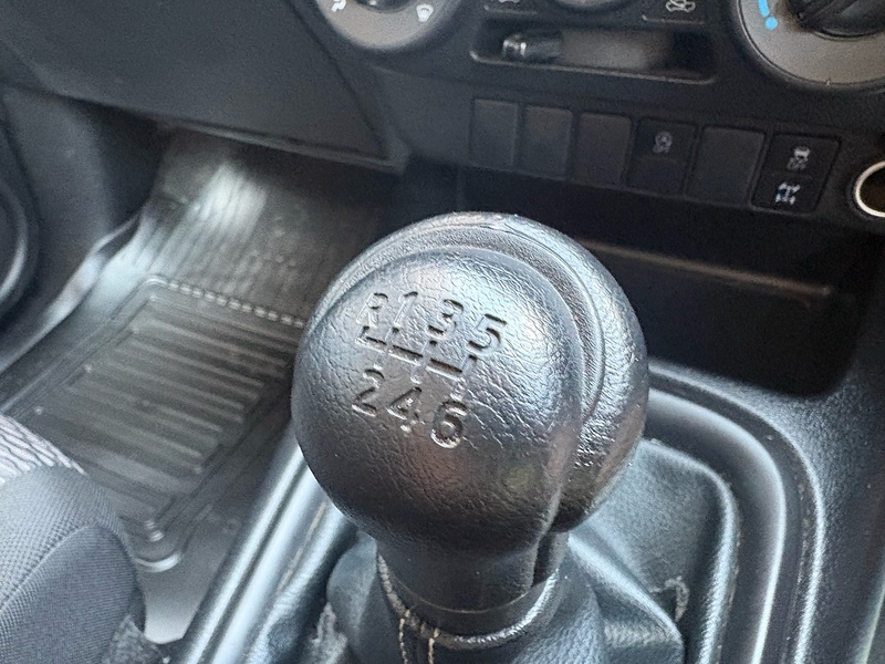 Toyota 2.4 D-4D Active Pickup Double Cab 4dr Diesel Manual 4WD Euro 6 (s/s) (150 ps)