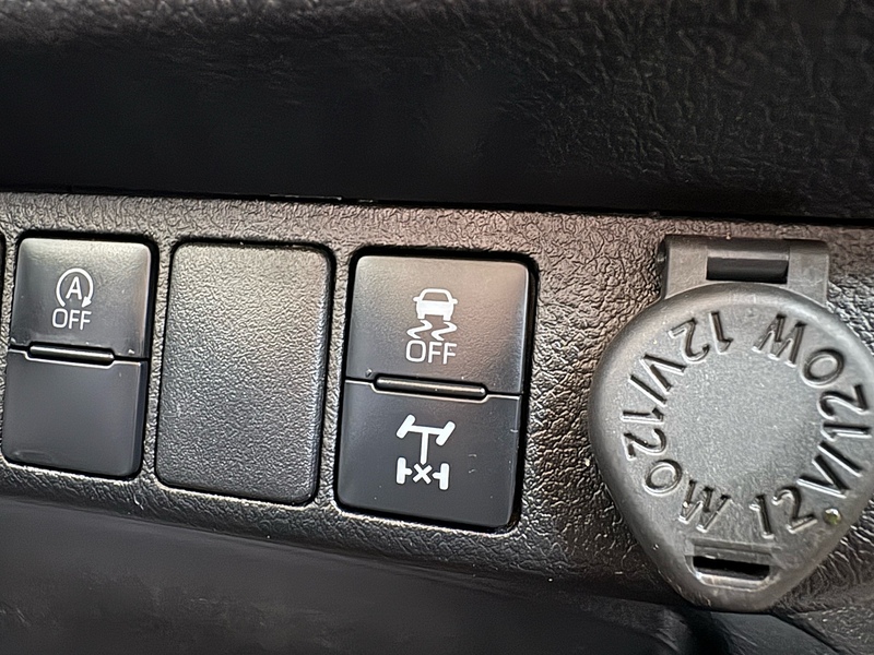 Toyota 2.4 D-4D Active Pickup Double Cab 4dr Diesel Manual 4WD Euro 6 (s/s) (150 ps)
