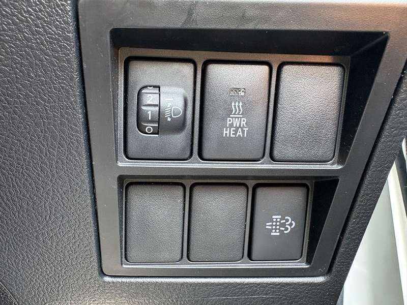 Toyota 2.4 D-4D Active Pickup Double Cab 4dr Diesel Manual 4WD Euro 6 (s/s) (150 ps)