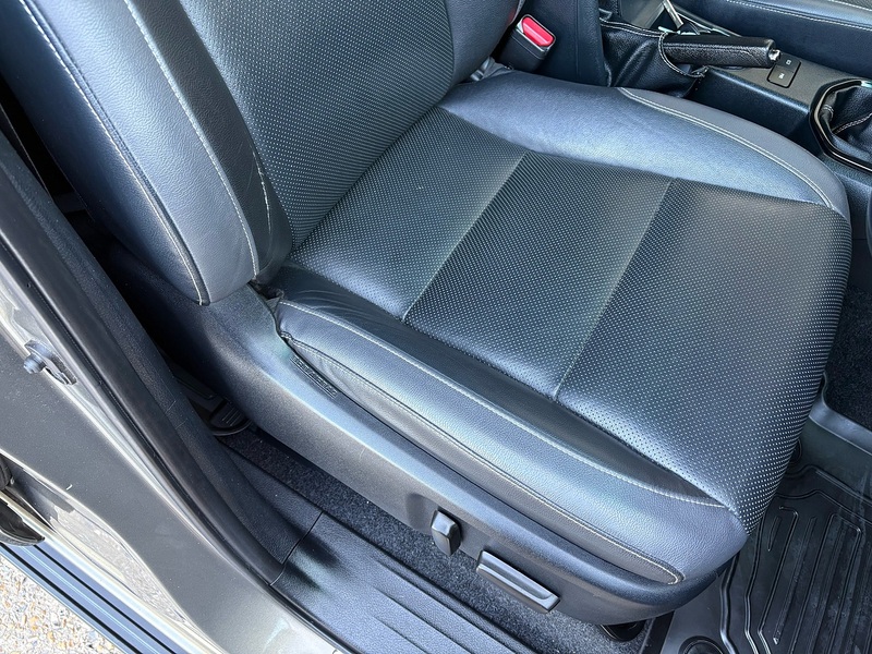Toyota 2.8 D-4D Invincible X Pickup Double Cab 4dr Diesel Manual 4WD Euro 6 (s/s) (204 ps)