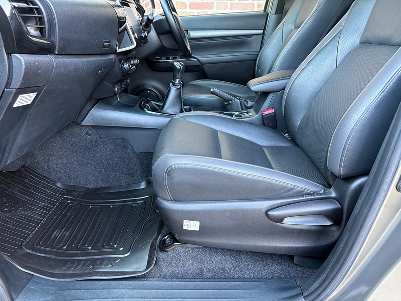 Toyota 2.8 D-4D Invincible X Pickup Double Cab 4dr Diesel Manual 4WD Euro 6 (s/s) (204 ps)
