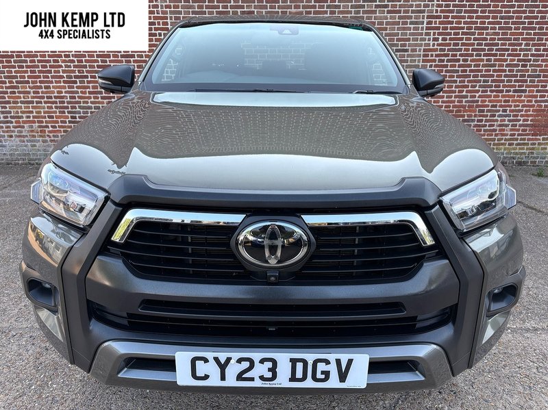 Toyota 2.8 D-4D Invincible X Pickup Double Cab 4dr Diesel Manual 4WD Euro 6 (s/s) (204 ps)