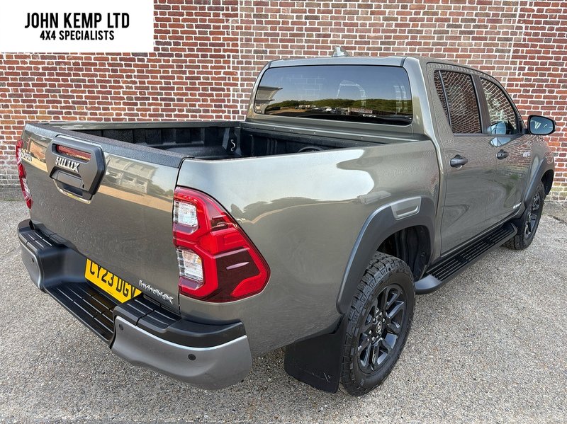 Toyota 2.8 D-4D Invincible X Pickup Double Cab 4dr Diesel Manual 4WD Euro 6 (s/s) (204 ps)