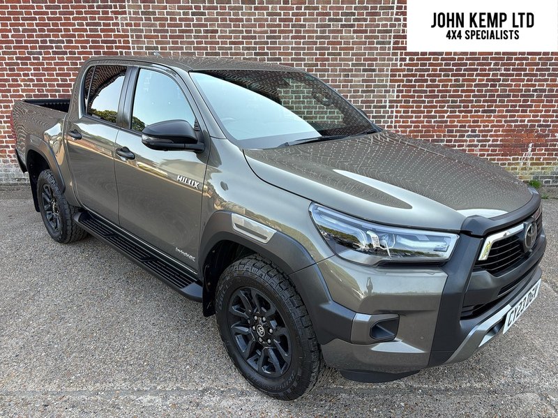 Toyota 2.8 D-4D Invincible X Pickup Double Cab 4dr Diesel Manual 4WD Euro 6 (s/s) (204 ps)