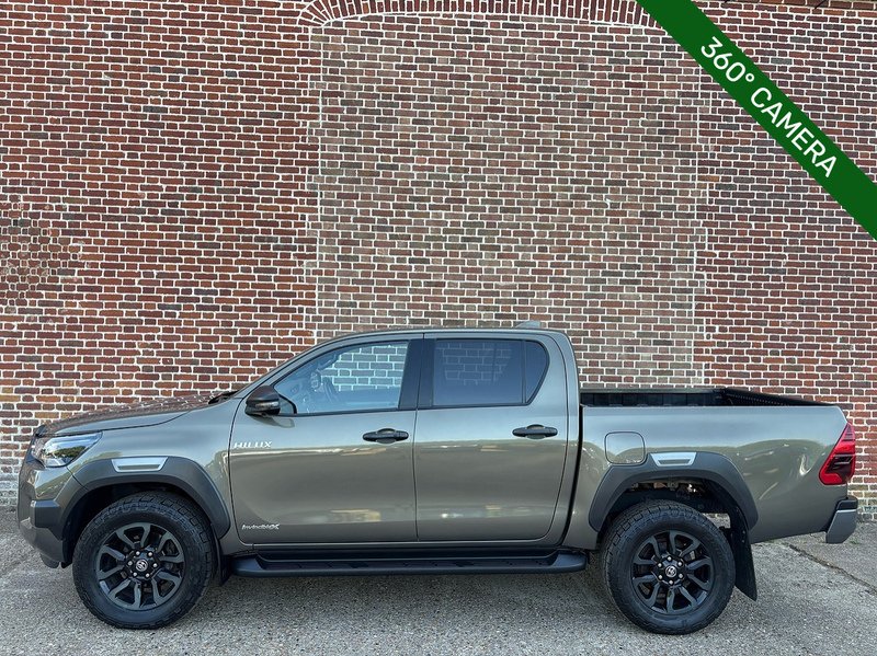 Toyota 2.8 D-4D Invincible X Pickup Double Cab 4dr Diesel Manual 4WD Euro 6 (s/s) (204 ps)