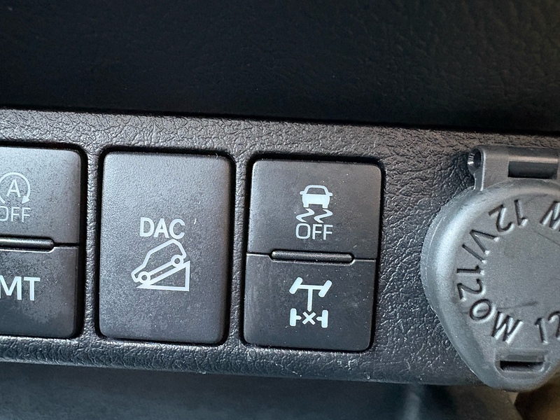 Toyota 2.8 D-4D Invincible X Pickup Double Cab 4dr Diesel Manual 4WD Euro 6 (s/s) (204 ps)