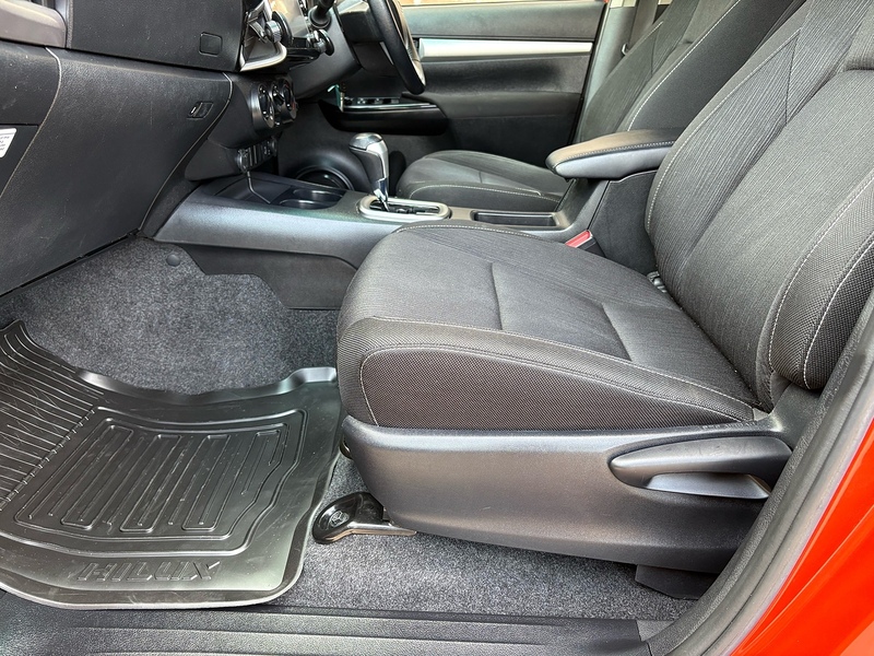 Toyota D-4D Icon Pickup 2.4 Automatic Diesel