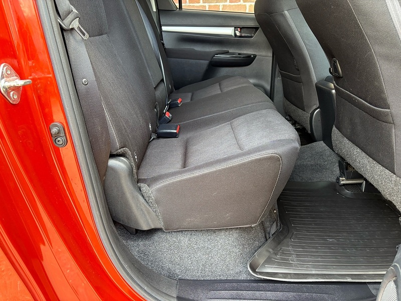 Toyota D-4D Icon Pickup 2.4 Automatic Diesel