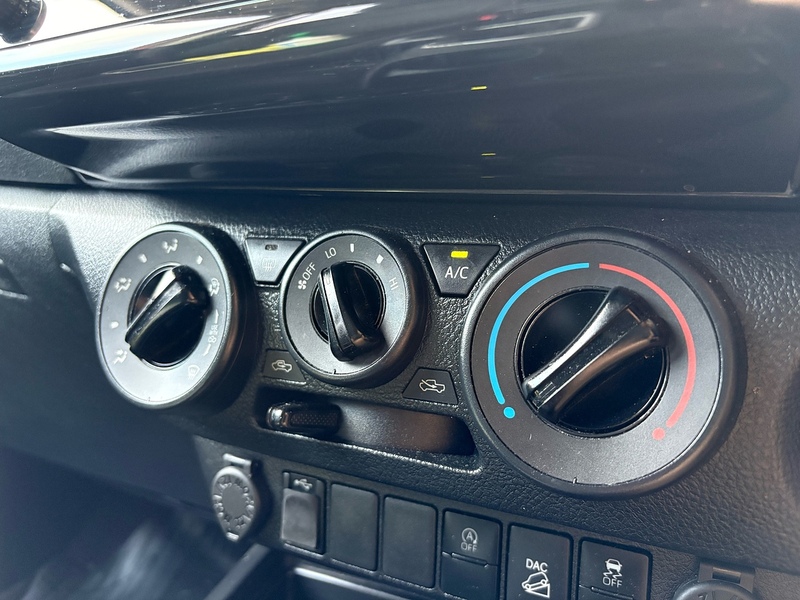 Toyota D-4D Icon Pickup 2.4 Automatic Diesel