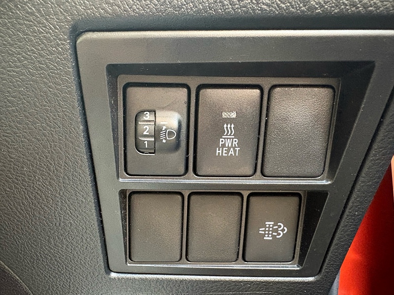 Toyota D-4D Icon Pickup 2.4 Automatic Diesel