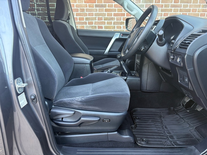 Toyota 2.8D Utility Panel Van 3dr Diesel Manual 4WD SWB Euro 6 (s/s) (204 ps)