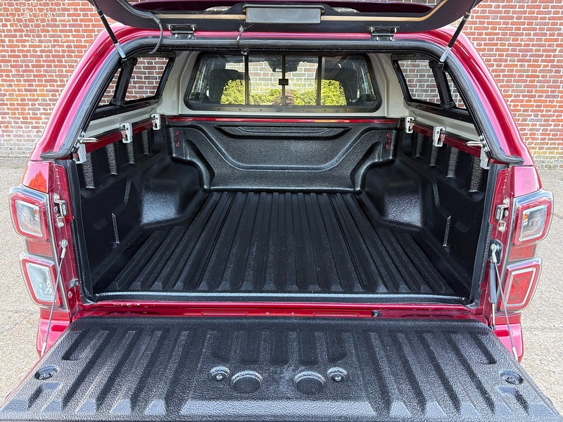 Isuzu 1.9 TD V-Cross Pickup Double Cab 4dr Diesel Auto 4WD Euro 6 (s/s) (164 ps)