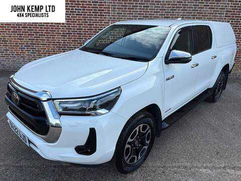 2.4 D-4D Invincible Pickup Double Cab 4dr Diesel Auto 4WD Euro 6 (s/s) (150 ps)