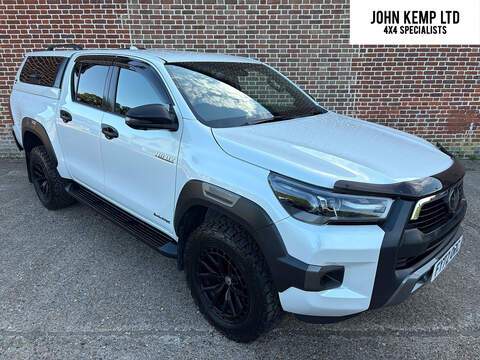 2.8 D-4D Invincible X Pickup Double Cab 4dr Diesel Auto 4WD Euro 6 (s/s) (204 ps)