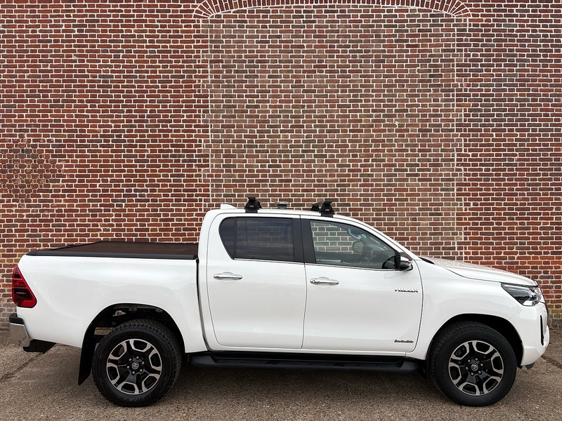 Toyota 2.8 D-4D Invincible Pickup Double Cab 4dr Diesel Manual 4WD Euro 6 (s/s) (204 ps)