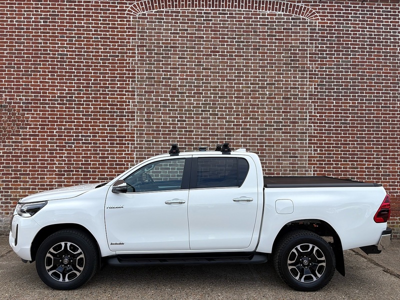Toyota 2.8 D-4D Invincible Pickup Double Cab 4dr Diesel Manual 4WD Euro 6 (s/s) (204 ps)