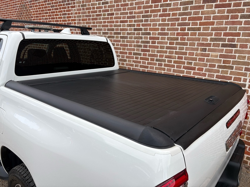 Toyota 2.8 D-4D Invincible Pickup Double Cab 4dr Diesel Manual 4WD Euro 6 (s/s) (204 ps)