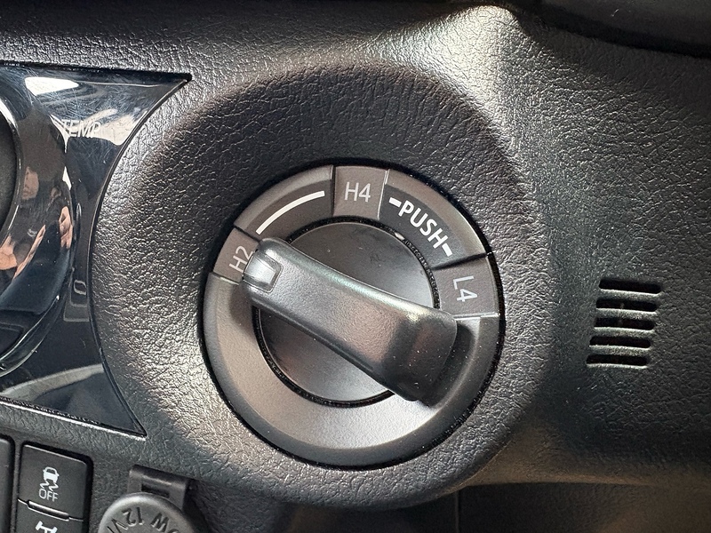 Toyota 2.8 D-4D Invincible Pickup Double Cab 4dr Diesel Manual 4WD Euro 6 (s/s) (204 ps)
