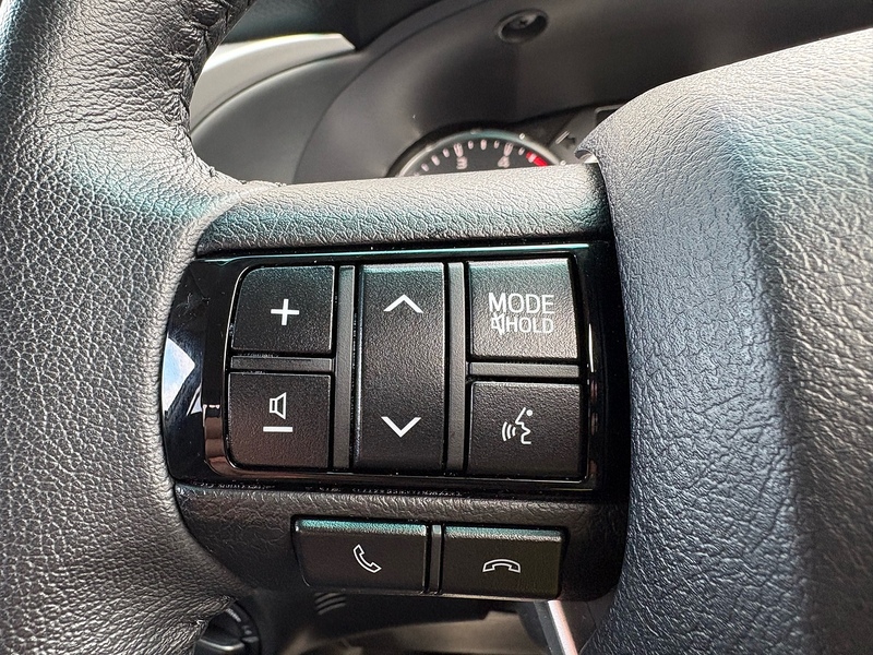 Toyota 2.8 D-4D Invincible Pickup Double Cab 4dr Diesel Manual 4WD Euro 6 (s/s) (204 ps)