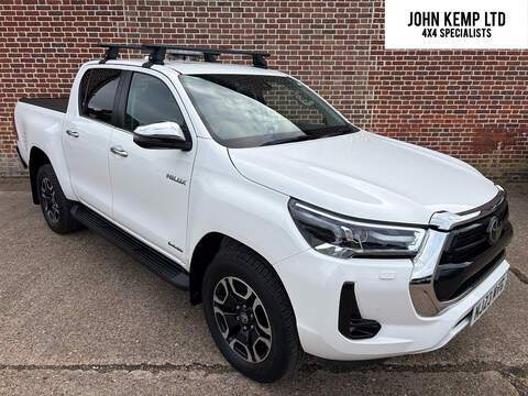 2.8 D-4D Invincible Pickup Double Cab 4dr Diesel Manual 4WD Euro 6 (s/s) (204 ps)