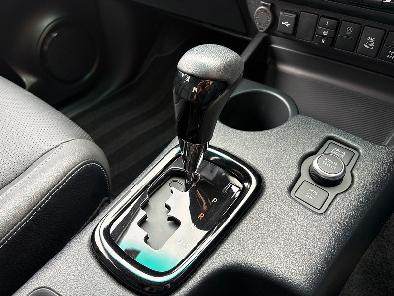 Toyota 2.8 D-4D-h Invincible X Pickup 4dr Diesel Hybrid Auto 4WD Euro 6 (204 ps)