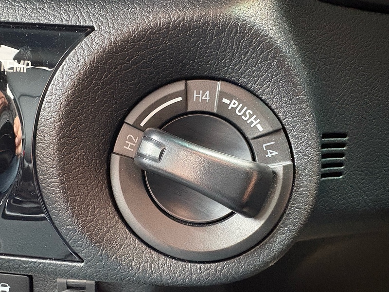 Toyota 2.8 D-4D-h Invincible X Pickup 4dr Diesel Hybrid Auto 4WD Euro 6 (204 ps)