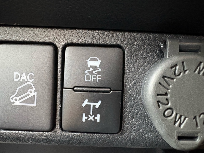 Toyota 2.8 D-4D-h Invincible X Pickup 4dr Diesel Hybrid Auto 4WD Euro 6 (204 ps)
