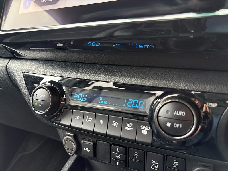 Toyota 2.8 D-4D-h Invincible X Pickup 4dr Diesel Hybrid Auto 4WD Euro 6 (204 ps)