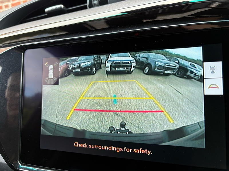 Toyota 2.8 D-4D-h Invincible X Pickup 4dr Diesel Hybrid Auto 4WD Euro 6 (204 ps)
