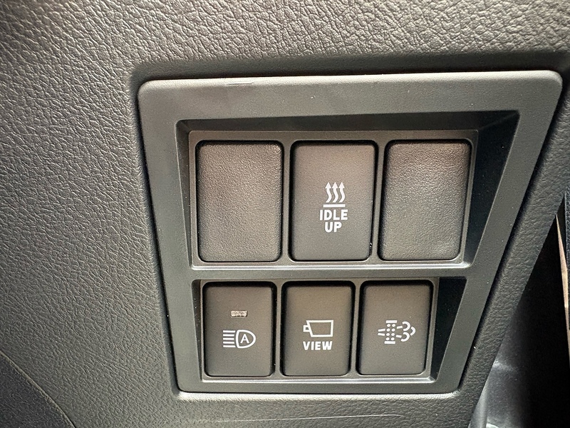 Toyota 2.8 D-4D-h Invincible X Pickup 4dr Diesel Hybrid Auto 4WD Euro 6 (204 ps)