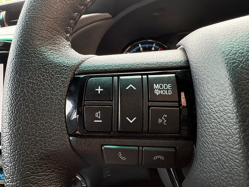 Toyota 2.8 D-4D-h Invincible X Pickup 4dr Diesel Hybrid Auto 4WD Euro 6 (204 ps)
