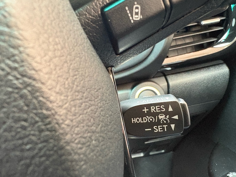 Toyota 2.8 D-4D-h Invincible X Pickup 4dr Diesel Hybrid Auto 4WD Euro 6 (204 ps)