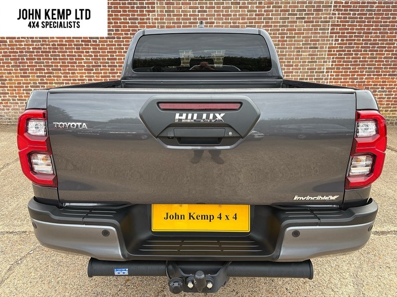 Toyota 2.8 D-4D-h Invincible X Pickup 4dr Diesel Hybrid Auto 4WD Euro 6 (204 ps)