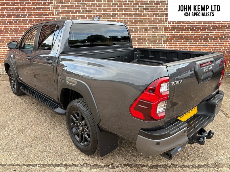 Toyota 2.8 D-4D-h Invincible X Pickup 4dr Diesel Hybrid Auto 4WD Euro 6 (204 ps)