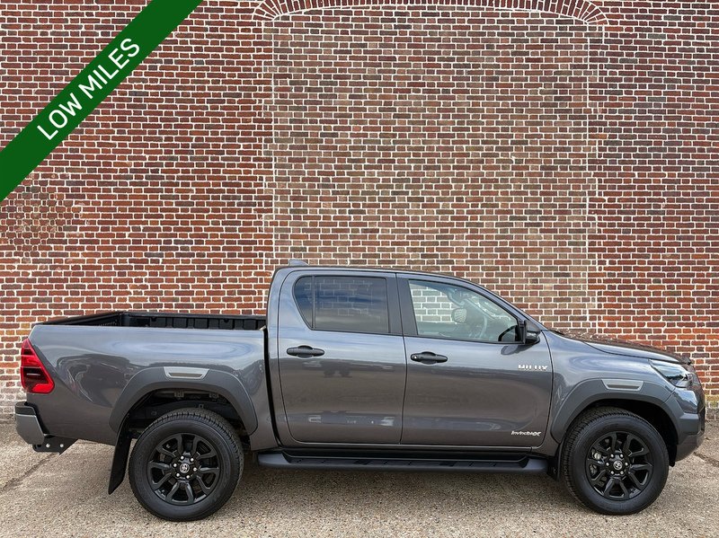 Toyota 2.8 D-4D-h Invincible X Pickup 4dr Diesel Hybrid Auto 4WD Euro 6 (204 ps)