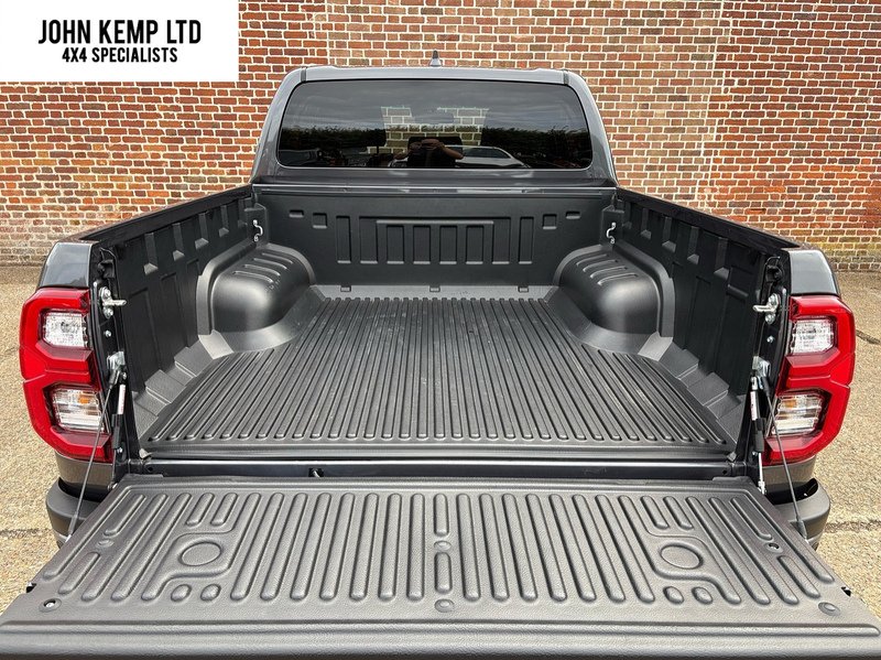 Toyota 2.8 D-4D-h Invincible X Pickup 4dr Diesel Hybrid Auto 4WD Euro 6 (204 ps)