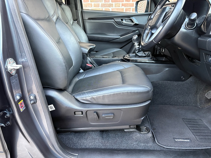 Isuzu 1.9 TD V-Cross Pickup Double Cab 4dr Diesel Manual 4WD Euro 6 (s/s) (164 ps)