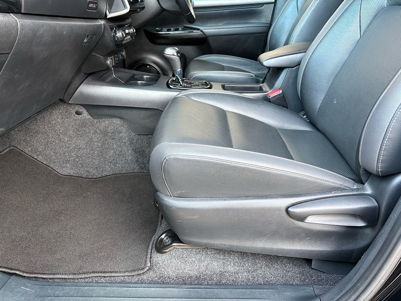 Toyota 2.8 D-4D Invincible X Pickup Double Cab 4dr Diesel Auto 4WD Euro 6 (s/s) (204 ps)
