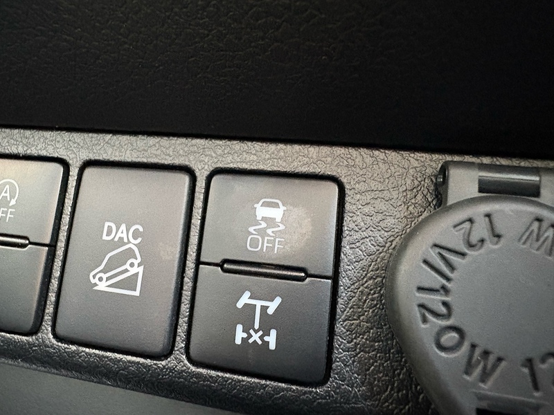 Toyota 2.8 D-4D Invincible X Pickup Double Cab 4dr Diesel Auto 4WD Euro 6 (s/s) (204 ps)