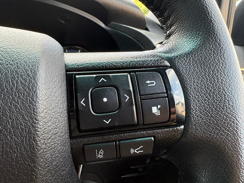 Toyota 2.8 D-4D Invincible X Pickup Double Cab 4dr Diesel Auto 4WD Euro 6 (s/s) (204 ps)