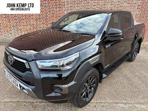 2.8 D-4D Invincible X Pickup Double Cab 4dr Diesel Auto 4WD Euro 6 (s/s) (204 ps)