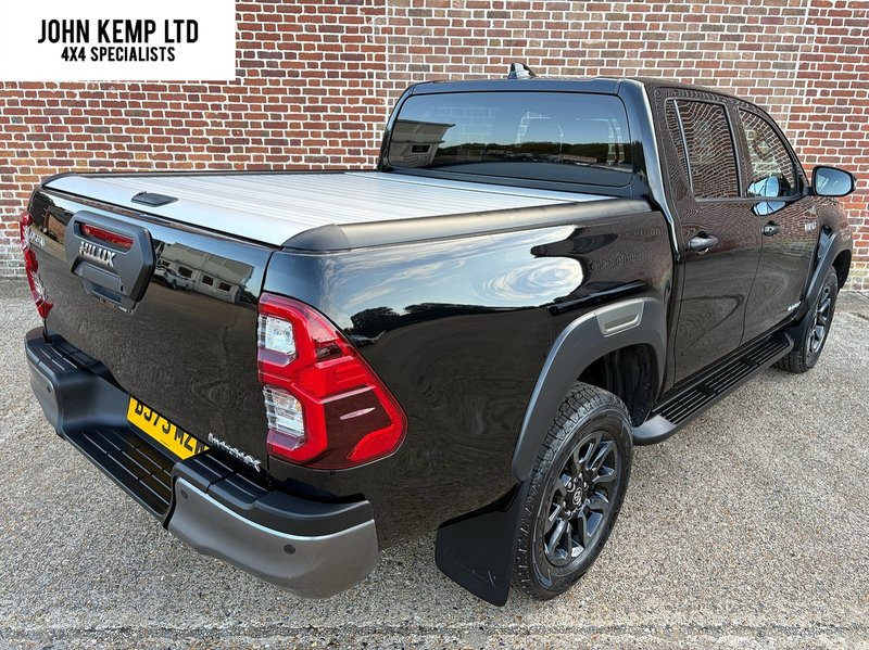 Toyota 2.8 D-4D Invincible X Pickup Double Cab 4dr Diesel Auto 4WD Euro 6 (s/s) (204 ps)