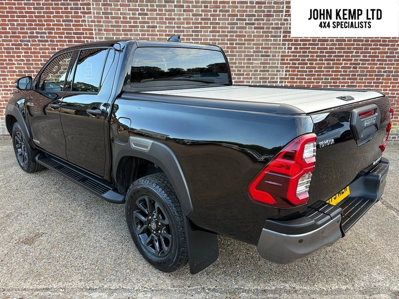 Toyota 2.8 D-4D Invincible X Pickup Double Cab 4dr Diesel Auto 4WD Euro 6 (s/s) (204 ps)