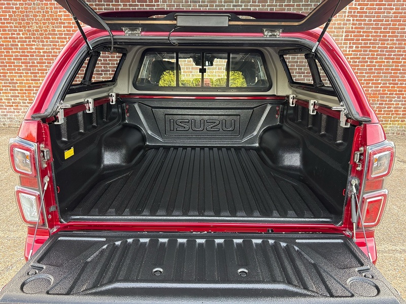 Isuzu 1.9 TD V-Cross Pickup Double Cab 4dr Diesel Auto 4WD Euro 6 (s/s) (164 ps)