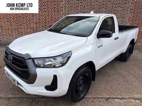 2.4 D-4D Active Pickup 2dr Diesel Manual 4WD Euro 6 (150 ps)