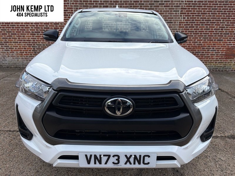 Toyota 2.4 D-4D Active Pickup 2dr Diesel Manual 4WD Euro 6 (150 ps)