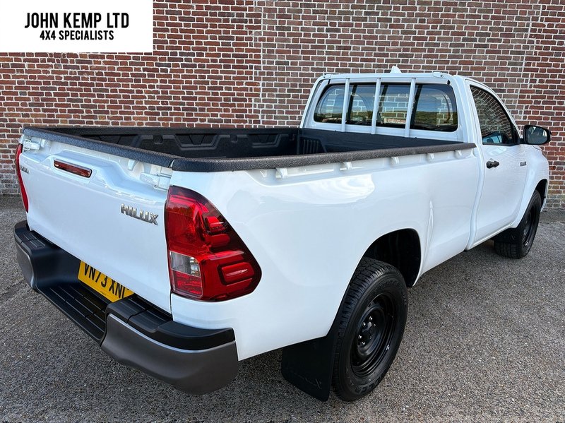 Toyota 2.4 D-4D Active Pickup 2dr Diesel Manual 4WD Euro 6 (150 ps)