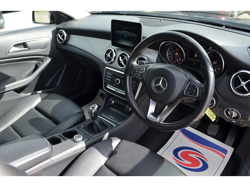 Mercedes-Benz GLA GLA200d Sport - U107837